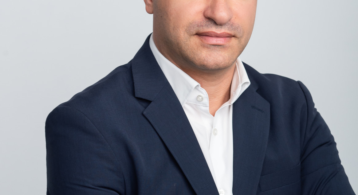 Οι απόφοιτοι στο προσκήνιο- Δεδούσης Φάνης